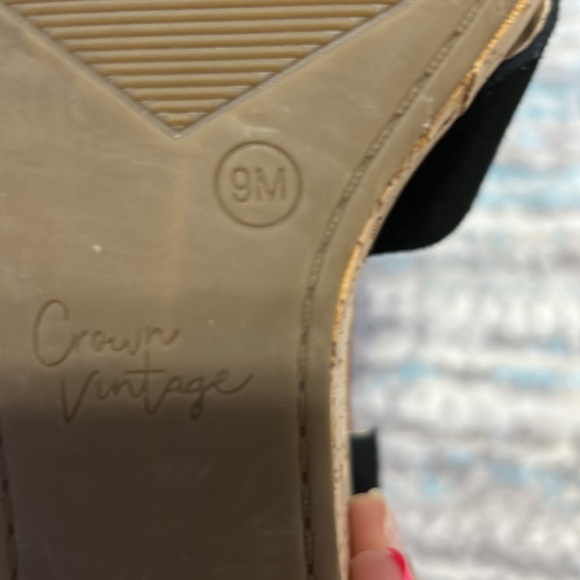 Crown Vintage Heel Wedges - Picture 6 of 6